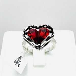 Brighton One Love Petite Heart Ring Size 7 NWT 
w/Brighton pouch